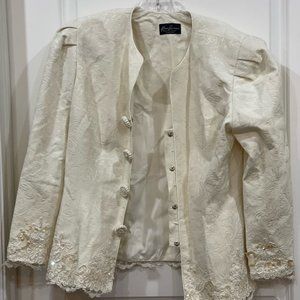 Karen Lawrence white dress jacket elegant with nice dressing/jewels